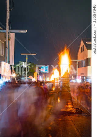吉田火祭：絢爛的火焰和熙熙攘攘的人群 33587940