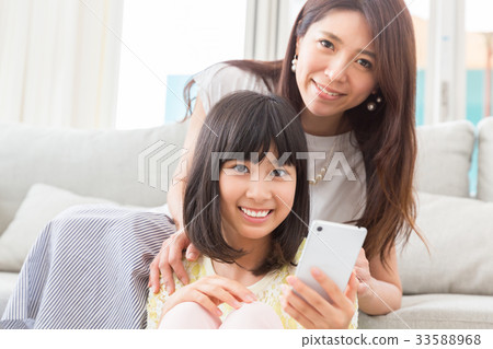 父女兒和智能手機 父女兒和智能手機 33588968