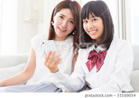 Parent daughter and smartphone uniform Parent daughter and smartphone uniform 33589054