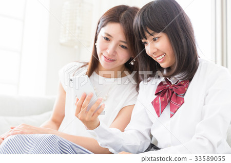 Parent daughter and smartphone uniform Parent daughter and smartphone uniform 33589055