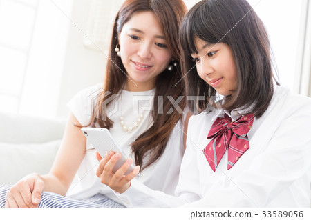 Parent daughter and smartphone uniform Parent daughter and smartphone uniform 33589056