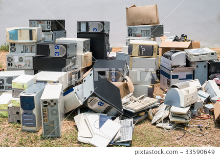 Pile of old computers 33590649