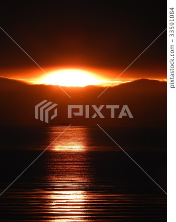 日出和早晨的光芒 日出和早晨的光芒 33591084
