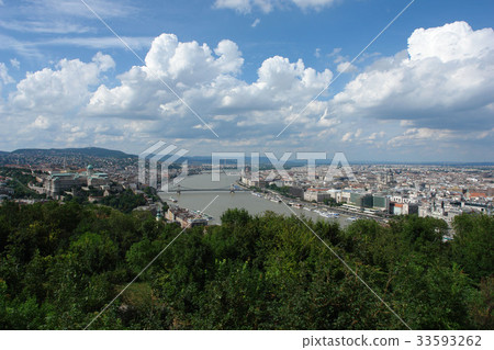 Danube River, Budapest, Hungary 33593262