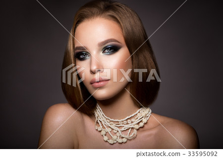 Make up. Glamour portrait of beautiful woman model 33595092