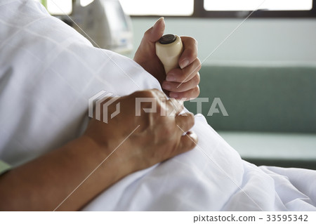 The patient is holding the medical equipment in the hospital The patient is holding the medical equipment in the hospital 33595342