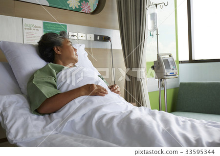 The picture of a elderly patient lying on the bed in a hospital The picture of a elderly patient lying on the bed in a hospital 33595344