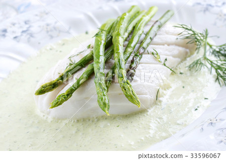 Codfish filet with Green Asparagus 33596067