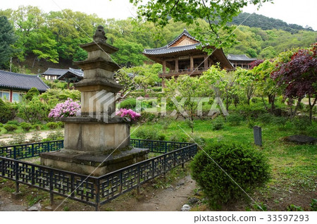 Buseoksa three-story pagoda, Boseoksa, Youngju, Gyeongbuk 33597293