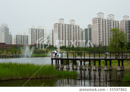 Sangdong Lake Park, Bucheon city, Gyeonggi-do 33597862