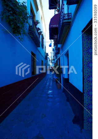 Alleyway, Seville, Andalucia, Spain 33598099