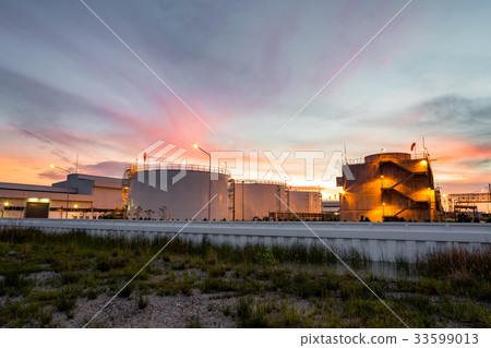 Refinery plant of a petrochemical industry Refinery plant of a petrochemical industry 33599013