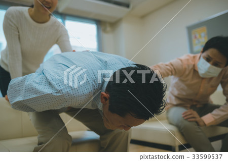 嘔吐 醫院 男人 33599537