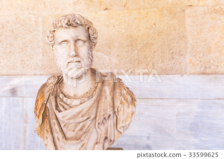 statue bust of Roman emperor Antoninus Pius 33599625