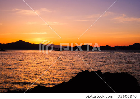 Sunset in the Seto Inland Sea Sunset in the Seto Inland Sea 33600876