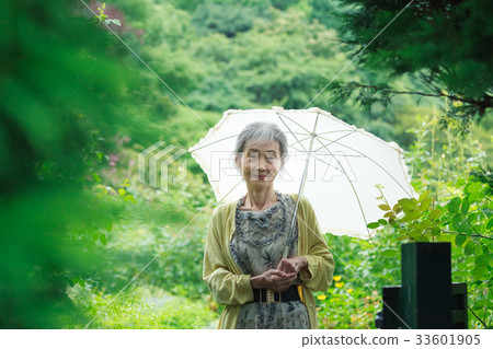 Senior garden 33601905
