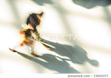 Silhouettes of two walking people 33604357