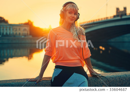 Teenage style woman 33604687