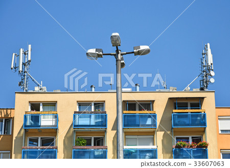 High street light in front of apartment building 33607063