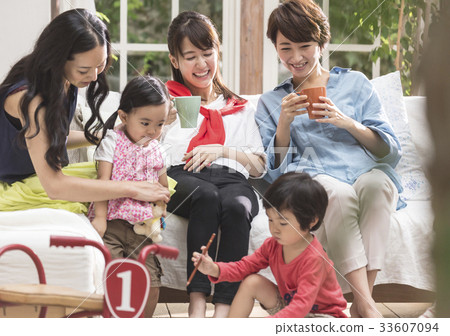 Mommy Friends Together Parenting 33607094