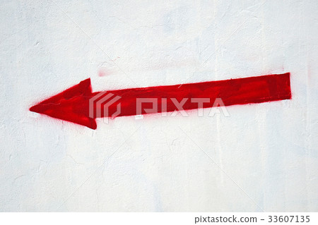 Red arrow sign on the wall 33607135