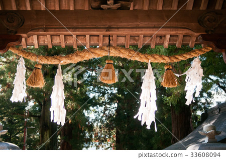 Shimenawa sacred rope at Kawaguchi Asama shrine Shimenawa sacred rope at Kawaguchi Asama shrine 33608094