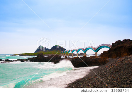 rocks beach and Sanxiantai bridge, Taitung, Taiwan rocks beach and Sanxiantai bridge, Taitung, Taiwan 33608764