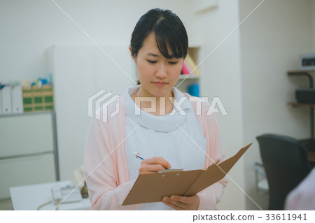 nurse, registered nurse, female 33611941