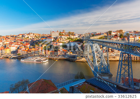 Douro river and Dom Luis bridge, Porto, Portugal. 33612625