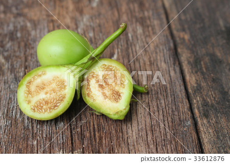 eggplant. one cut in slices,fresh organic green 33612876