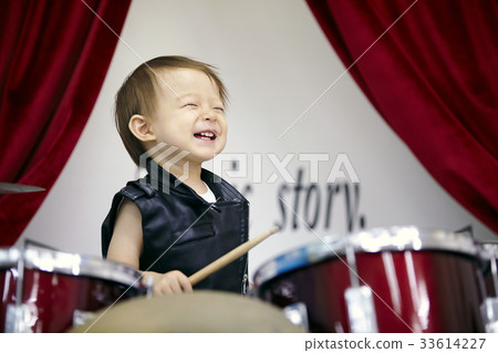 Infant, baby, baby, drummer Infant, baby, baby, drummer 33614227