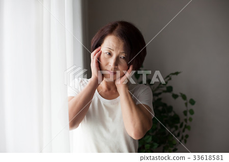 Toothache headache middle Toothache headache middle 33618581