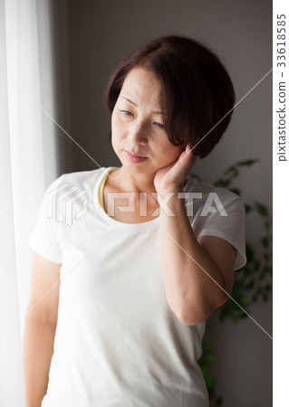 Toothache headache middle 33618585