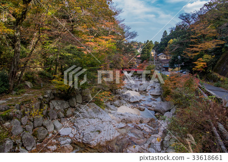 秋天溫泉山溫泉大石公園 秋天溫泉山溫泉大石公園 33618661