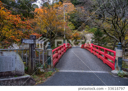 秋天溫泉山溫泉大石公園 秋天溫泉山溫泉大石公園 33618797