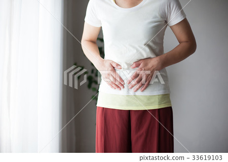 Abdominal pain without face natural light 33619103