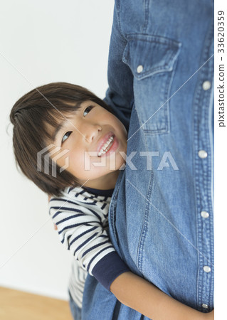 Working mother 33620359