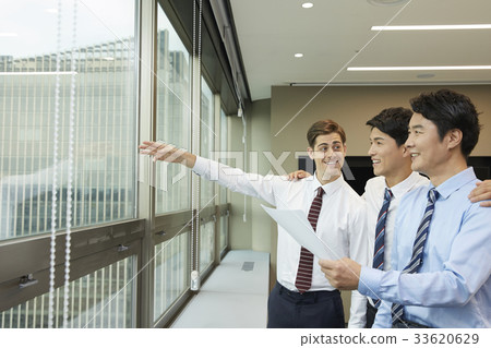 Businessman 33620629