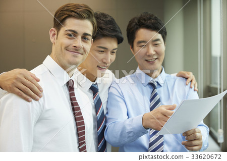 Businessman Businessman 33620672