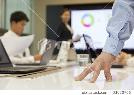 Businesswoman, business woman 33620766