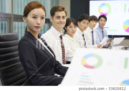 Businesswoman, business woman 33620812