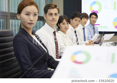 Businesswoman, business woman 33620820