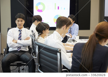 Businesswoman, business woman 33620828