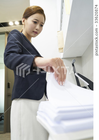 Business woman 33620874
