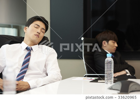 Businessman Businessman 33620965