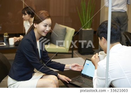 Businesswoman, business woman Businesswoman, business woman 33621003