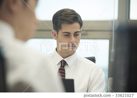 Businessman 33621027