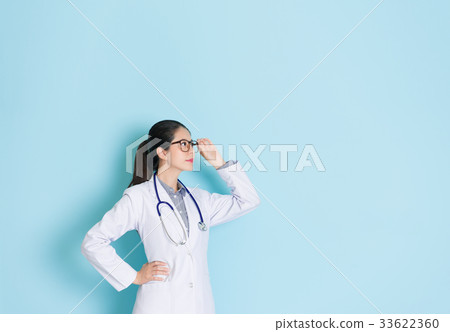seriously confident clinic female girl doctor 33622360