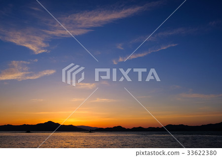 Sunset in the Seto Inland Sea Sunset in the Seto Inland Sea 33622380