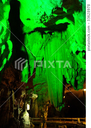 limestone cave 33628978